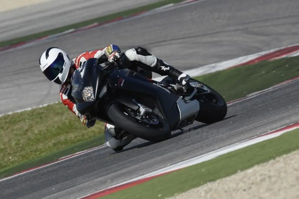 MV Agusta F3 800 (3)
