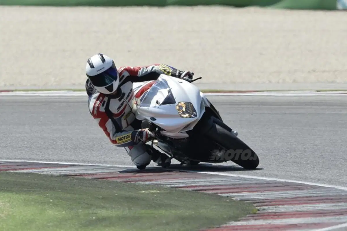 MV Agusta F3 800 (7)