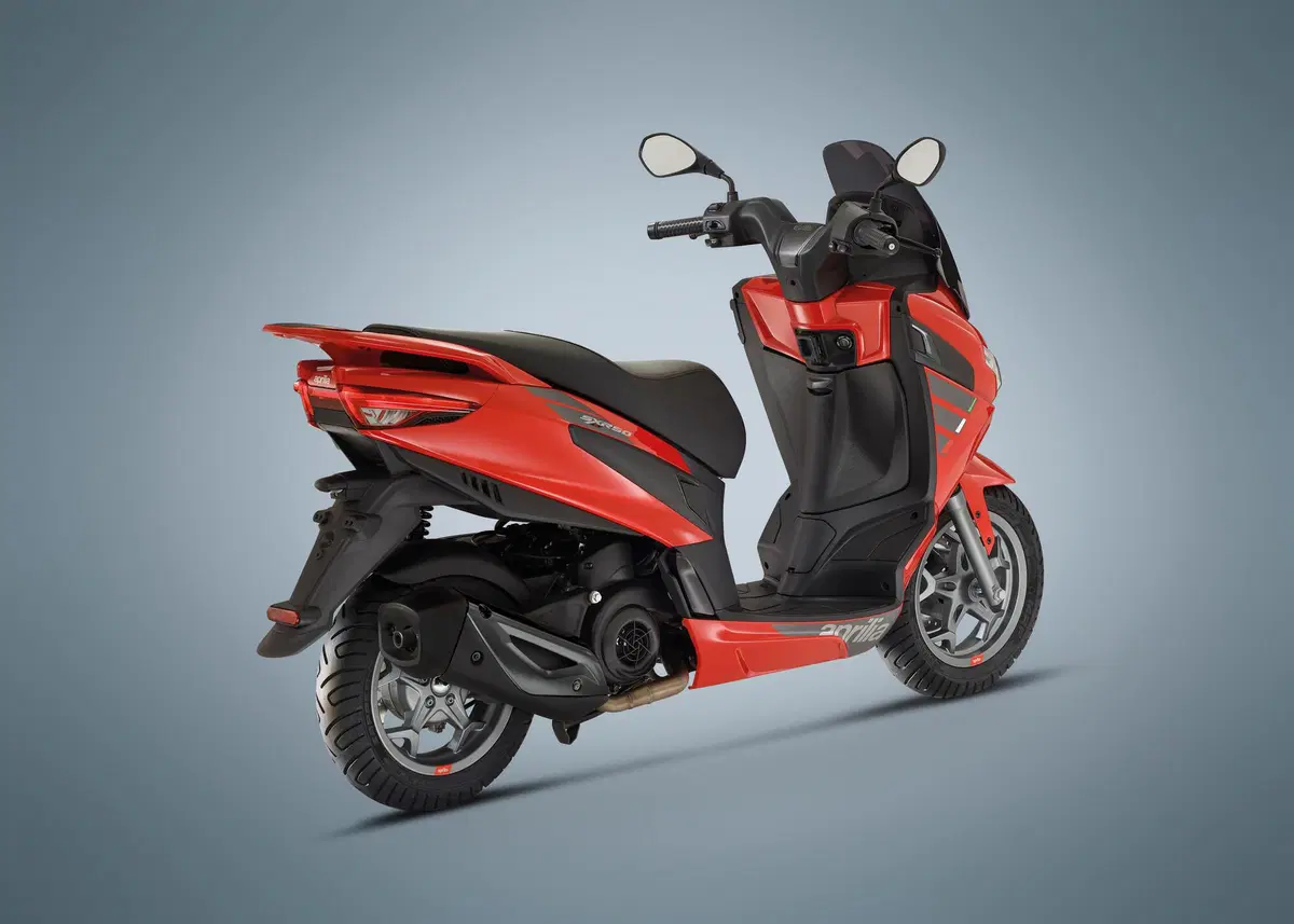 Nuovo Aprilia SXR 50. Lo scooter urbano dallo stile sportivo