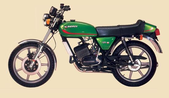 La Laverda Zundapp LZ 125 ha avuto un notevole successo. Non era una supersportiva ma aveva prestazioni brillanti, era robusta e piacevole da guidare. Il telaio era a doppia culla continua e le ruote in lega di alluminio con freno a disco sull’anteriore