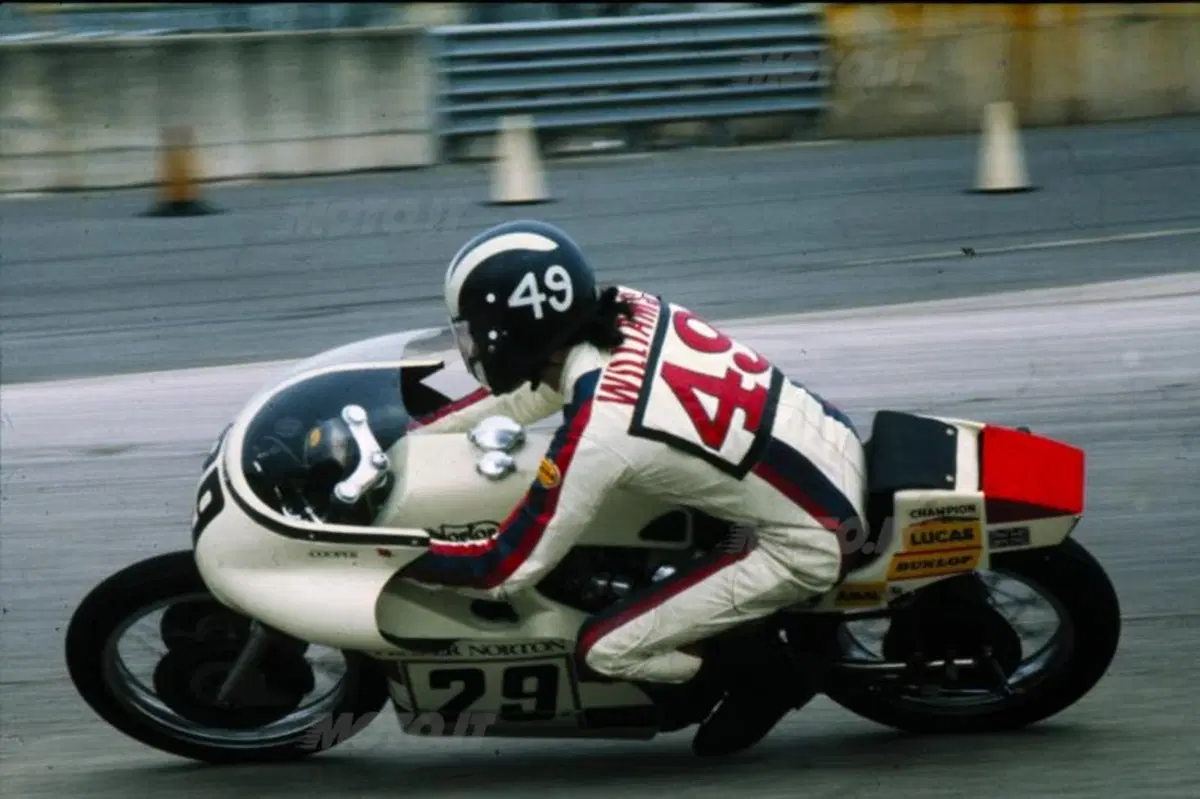 John Player Norton, rivive un mito del TT (2)