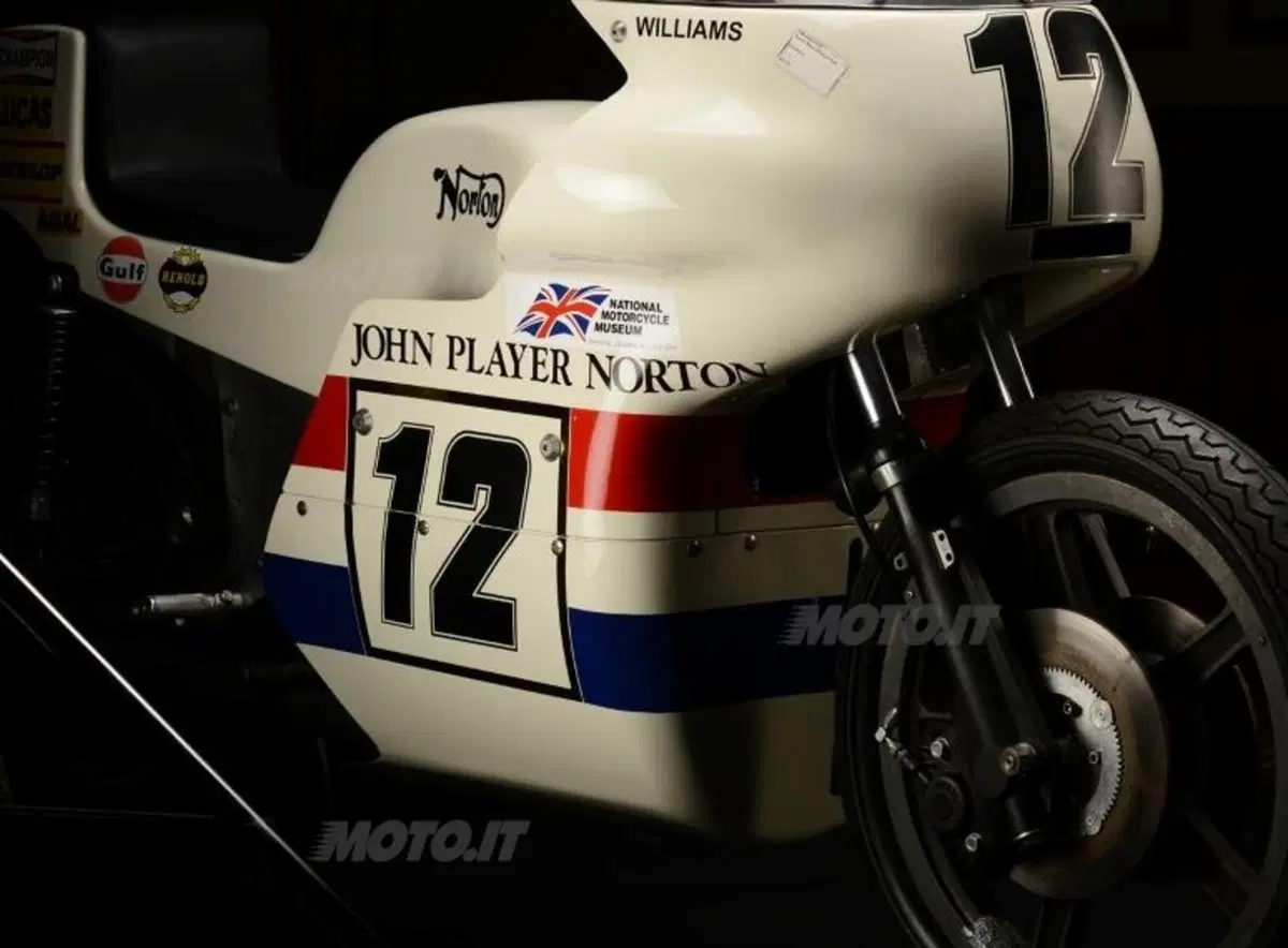 John Player Norton, rivive un mito del TT (12)