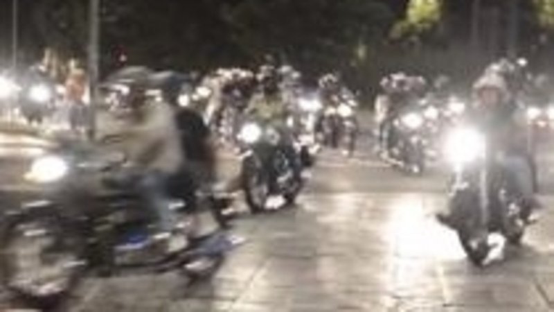 Trecento Triumph accendono la notte di Milano