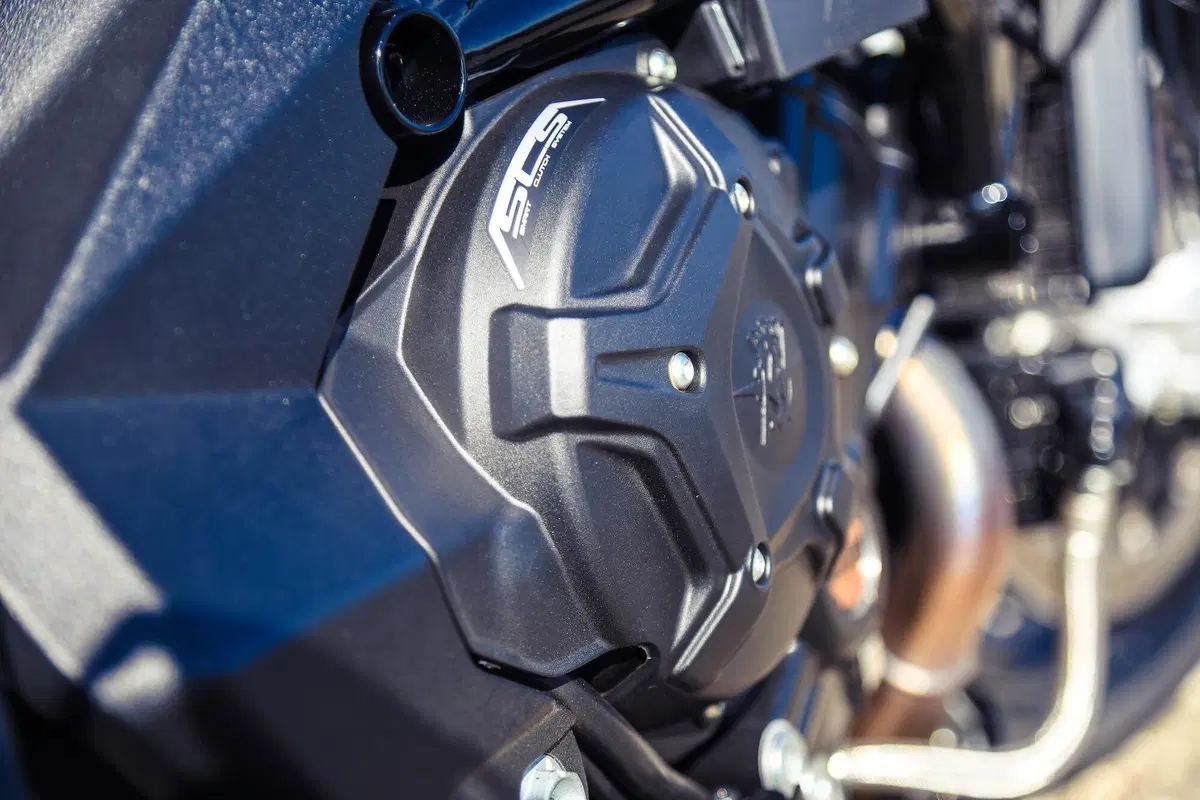 MV Agusta Brutale 800RR SCS 2021: sportiva automatica (3)