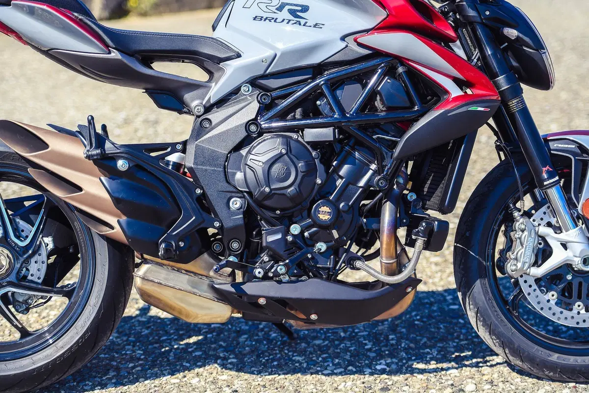 MV Agusta Brutale 800RR SCS 2021: sportiva automatica