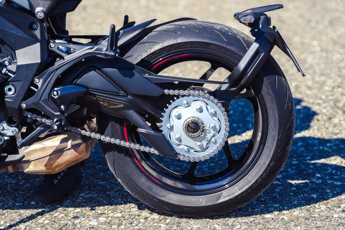 MV Agusta Brutale 800RR SCS 2021: sportiva automatica (4)