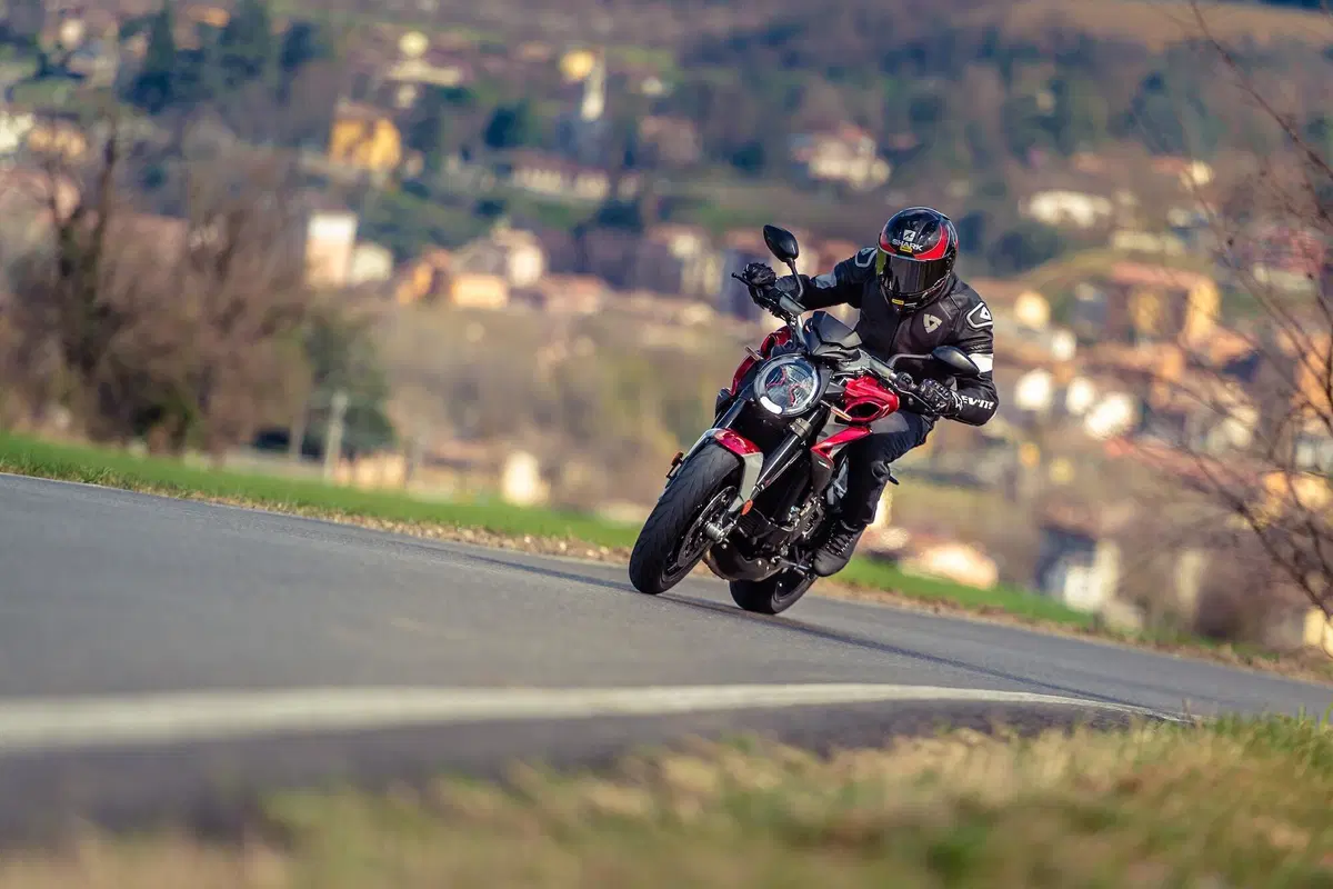 MV Agusta Brutale 800RR SCS 2021: sportiva automatica (2)