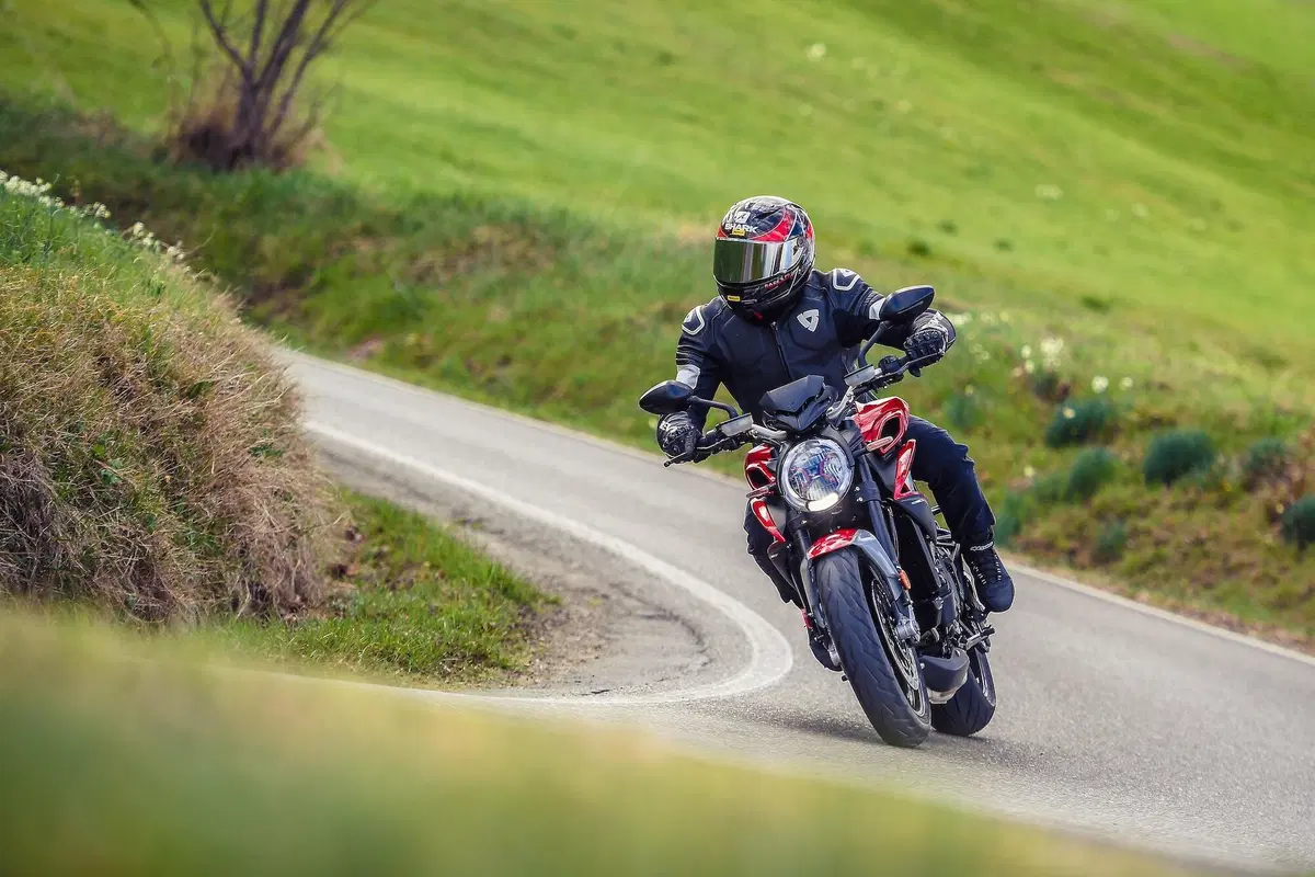 MV Agusta Brutale 800RR SCS 2021: sportiva automatica