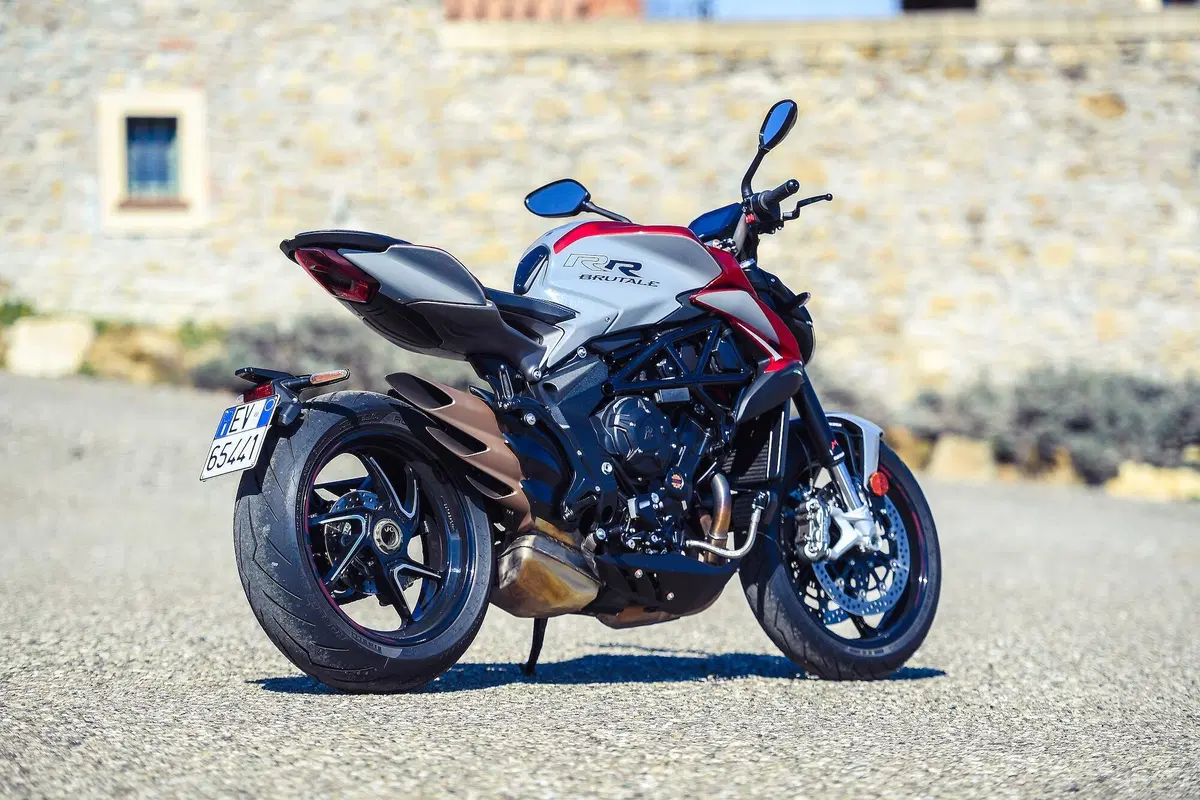 MV Agusta Brutale 800RR SCS 2021: sportiva automatica (7)
