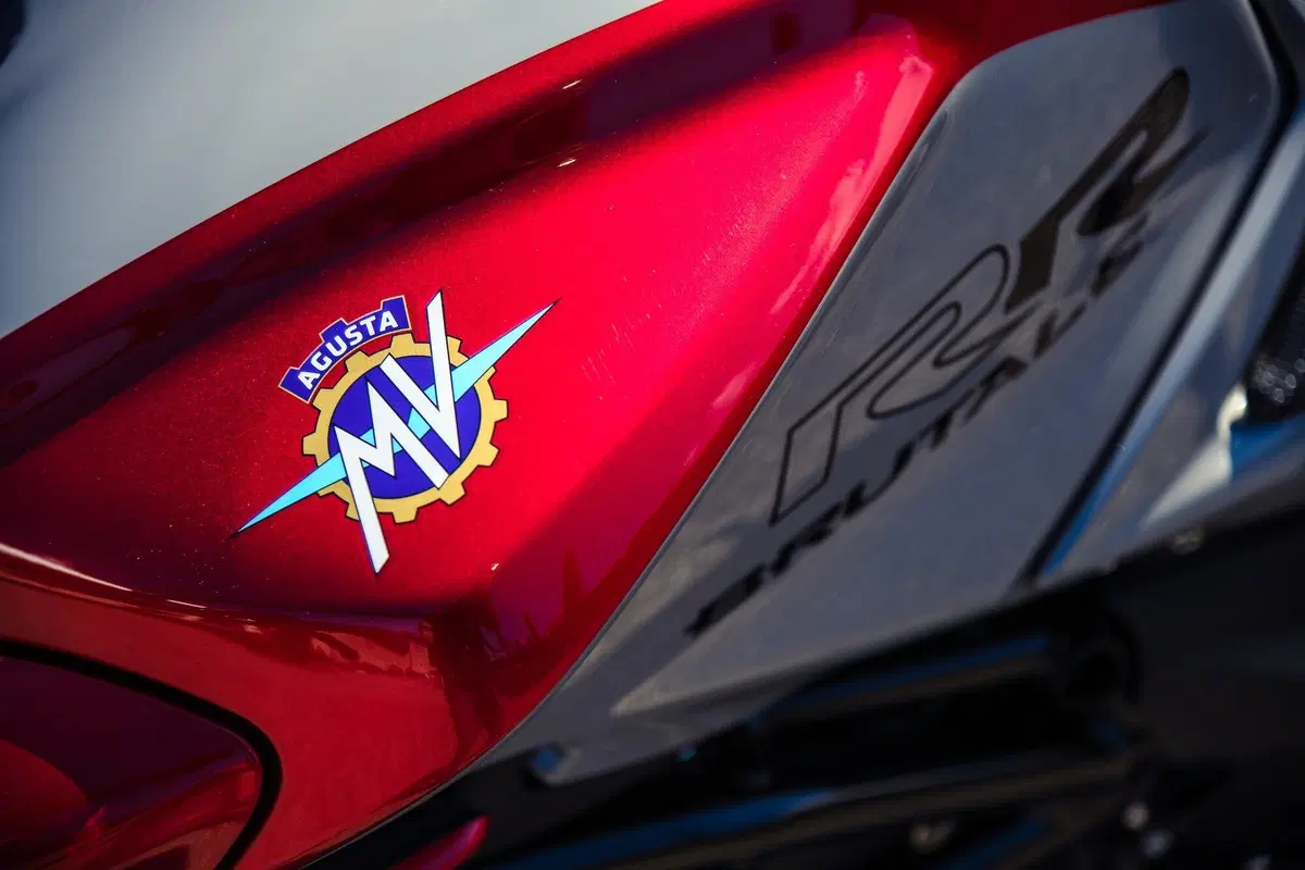 MV Agusta Brutale 800RR SCS 2021: sportiva automatica (15)