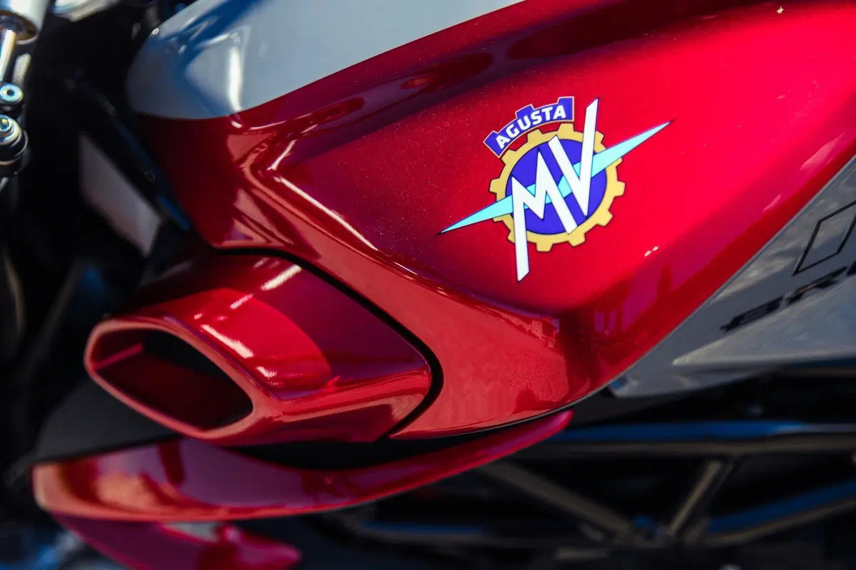 MV Agusta Brutale 800RR SCS 2021: sportiva automatica (18)