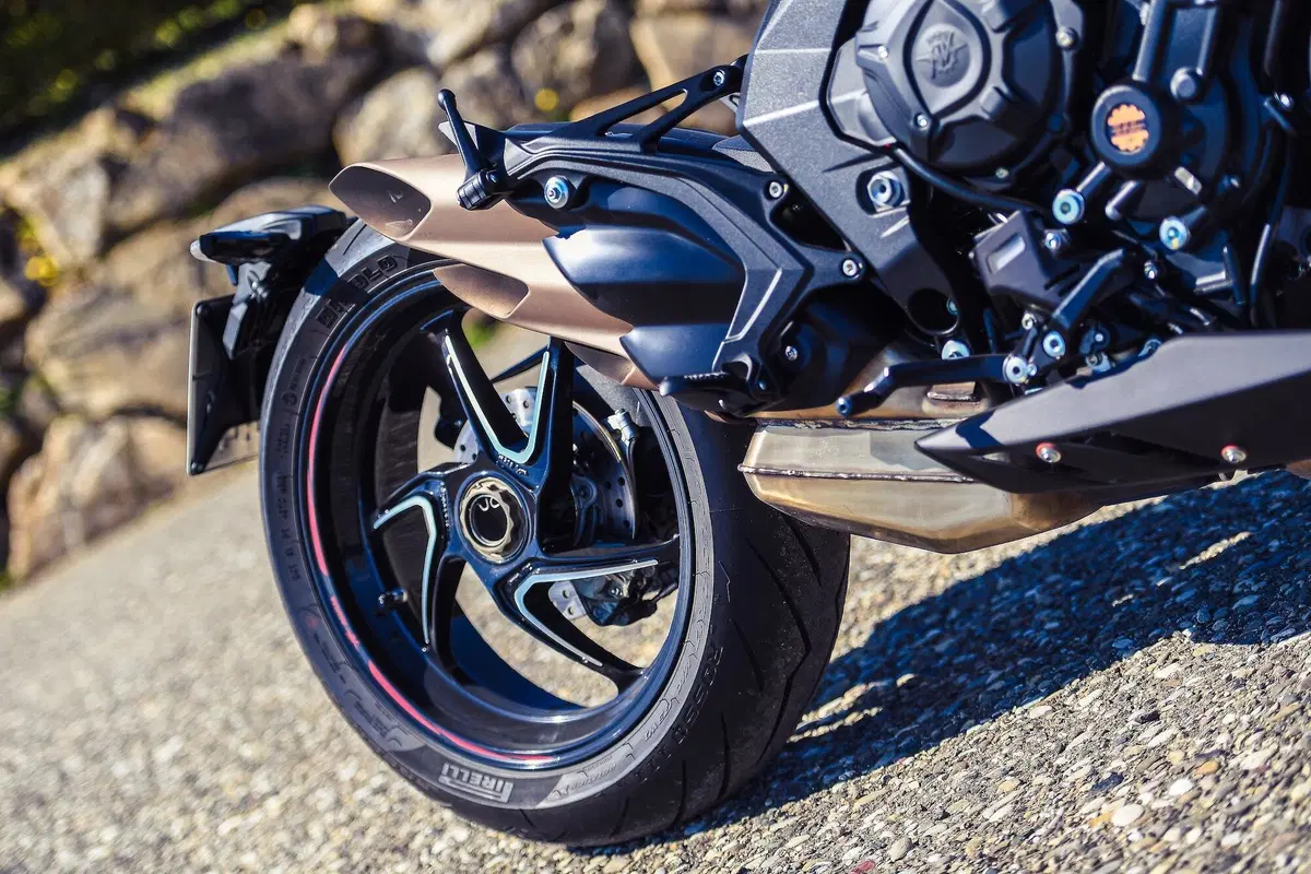 MV Agusta Brutale 800RR SCS 2021: sportiva automatica (25)