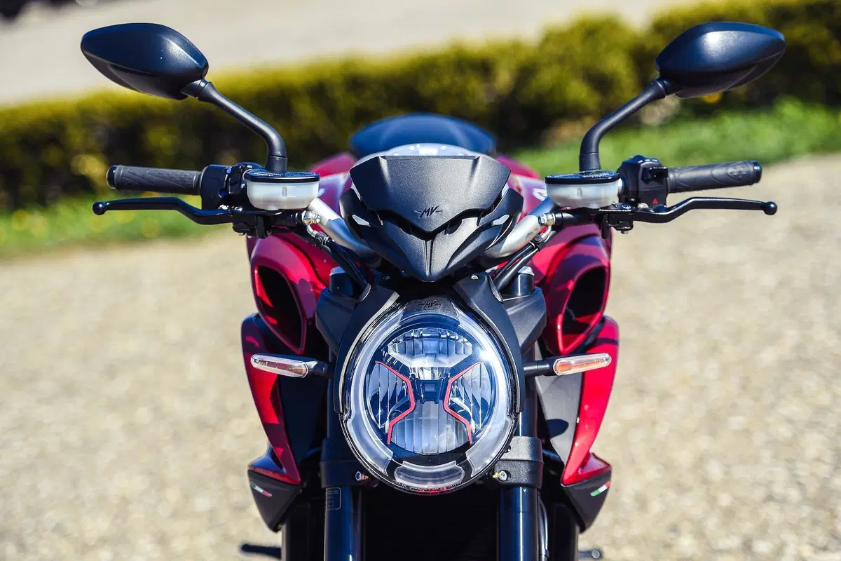 MV Agusta Brutale 800RR SCS 2021: sportiva automatica (28)