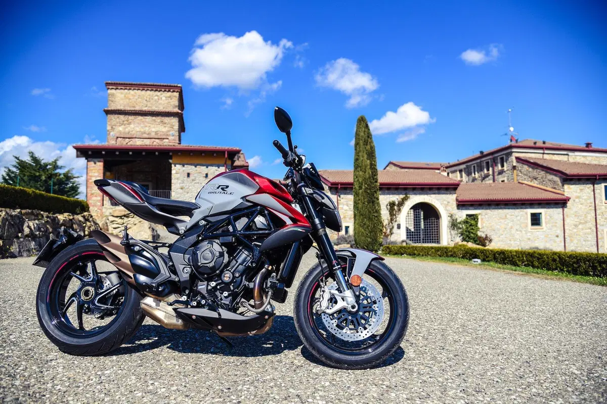 MV Agusta Brutale 800RR SCS 2021: sportiva automatica (31)