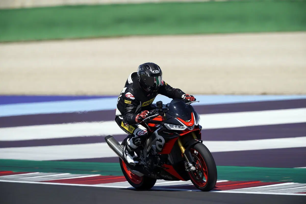 Aprilia Tuono V4 Factory 2021