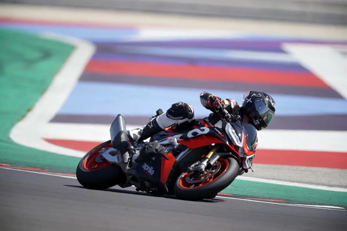 Aprilia Tuono V4 Factory 2021 (2)