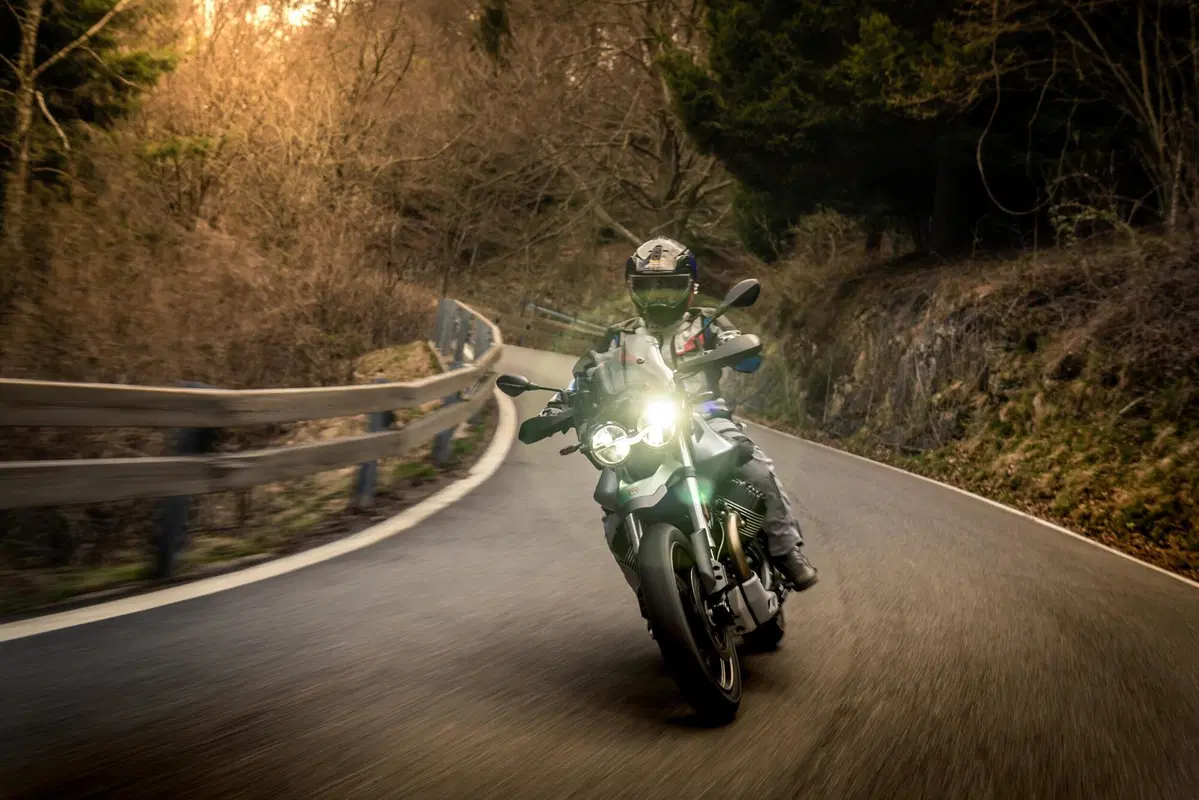Moto Guzzi V85TT Centenario TEST: vi raccontiamo come va la versione euro 5 (12)