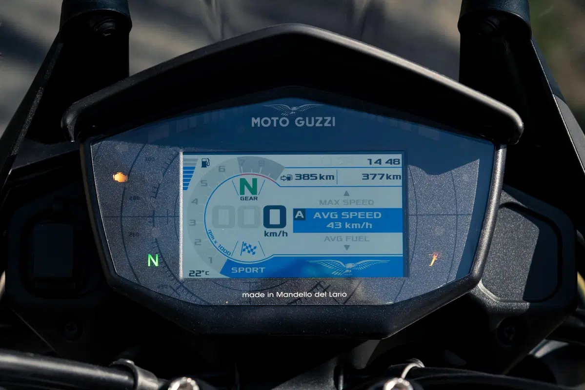 Moto Guzzi V85TT Centenario TEST: vi raccontiamo come va la versione euro 5 (18)