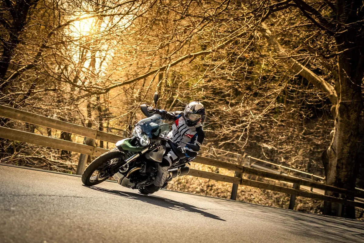 Moto Guzzi V85TT Centenario TEST: vi raccontiamo come va la versione euro 5 (13)