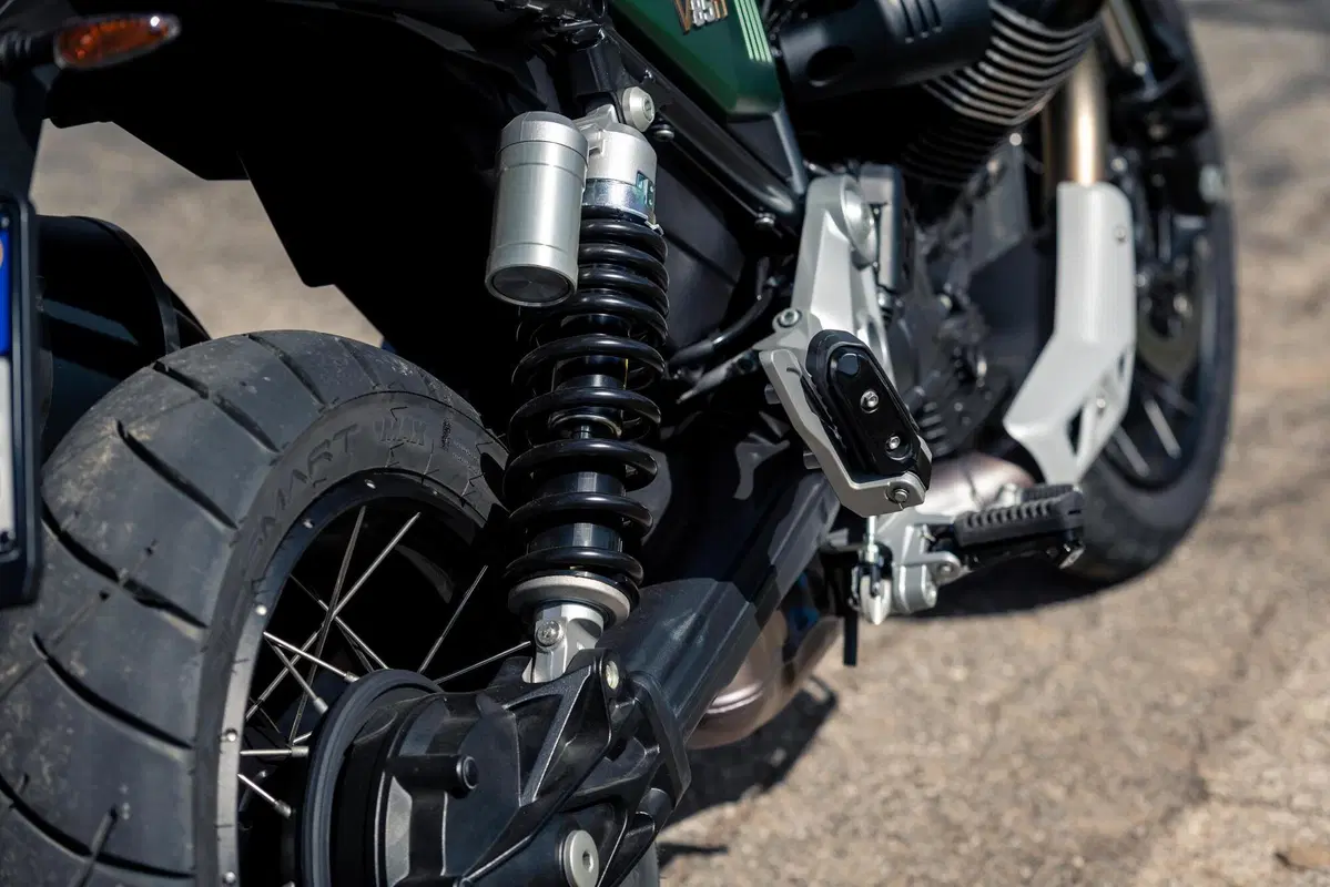 Moto Guzzi V85TT Centenario TEST: vi raccontiamo come va la versione euro 5 (21)