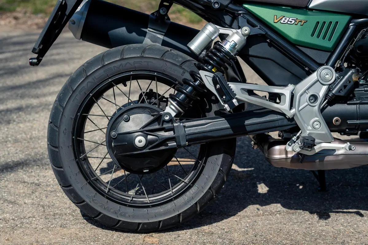 Moto Guzzi V85TT Centenario TEST: vi raccontiamo come va la versione euro 5 (24)