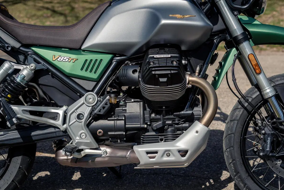 Moto Guzzi V85TT Centenario TEST: vi raccontiamo come va la versione euro 5 (26)