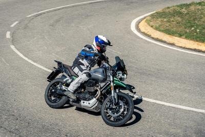 Moto Guzzi V85TT Centenario TEST: vi raccontiamo come va la versione euro 5