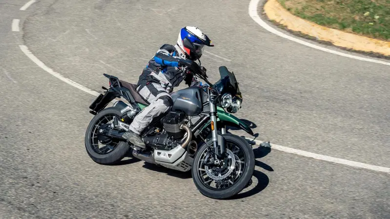 Moto Guzzi V85TT Centenario TEST: vi raccontiamo come va la versione euro 5