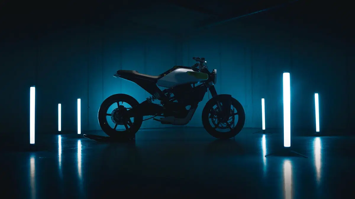 E-Pilen, la moto elettrica di Husqvarna con batterie sostituibili (2)