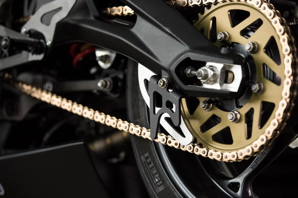 Triumph: ecco la Street Triple 765 per la Supersport (10)