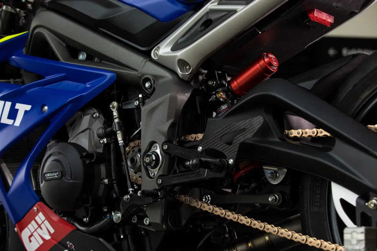 Triumph: ecco la Street Triple 765 per la Supersport (13)