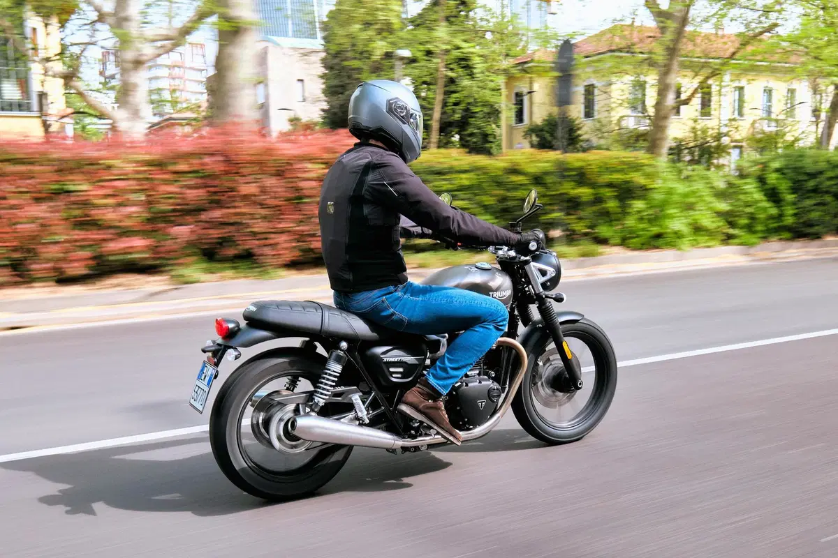 Arriva AIRSCUD, l'airbag di Tucano Urbano studiato per la strada, l'offroad e la pista (15)