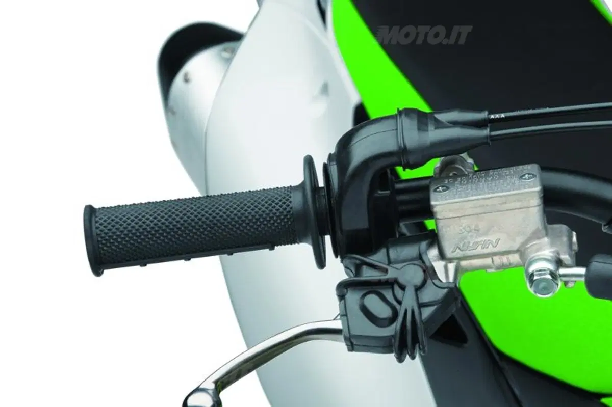 Kawasaki, cambiano le KX250F e KX450F (7)
