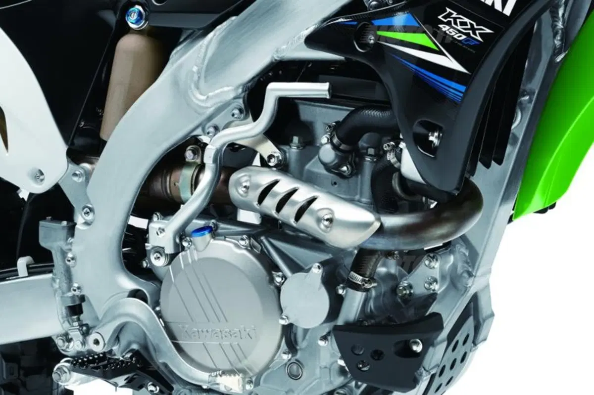 Kawasaki, cambiano le KX250F e KX450F (13)