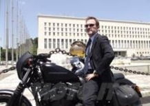 L’ambasciatore arriva in Harley