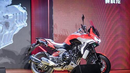 Cyclone RX6, presentata l'adventure Zongshen con il motore Norton (3)