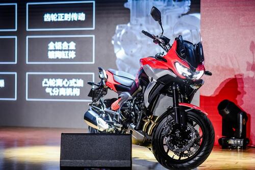 Cyclone RX6, presentata l'adventure Zongshen con il motore Norton (2)