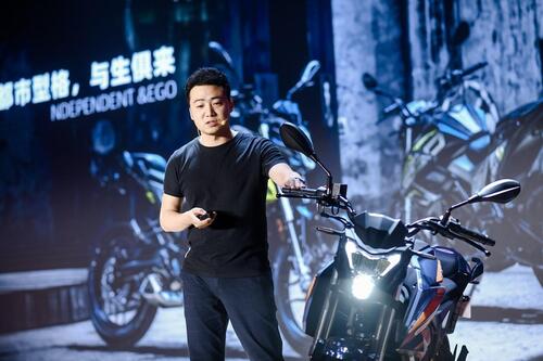 Cyclone RX6, presentata l'adventure Zongshen con il motore Norton (6)