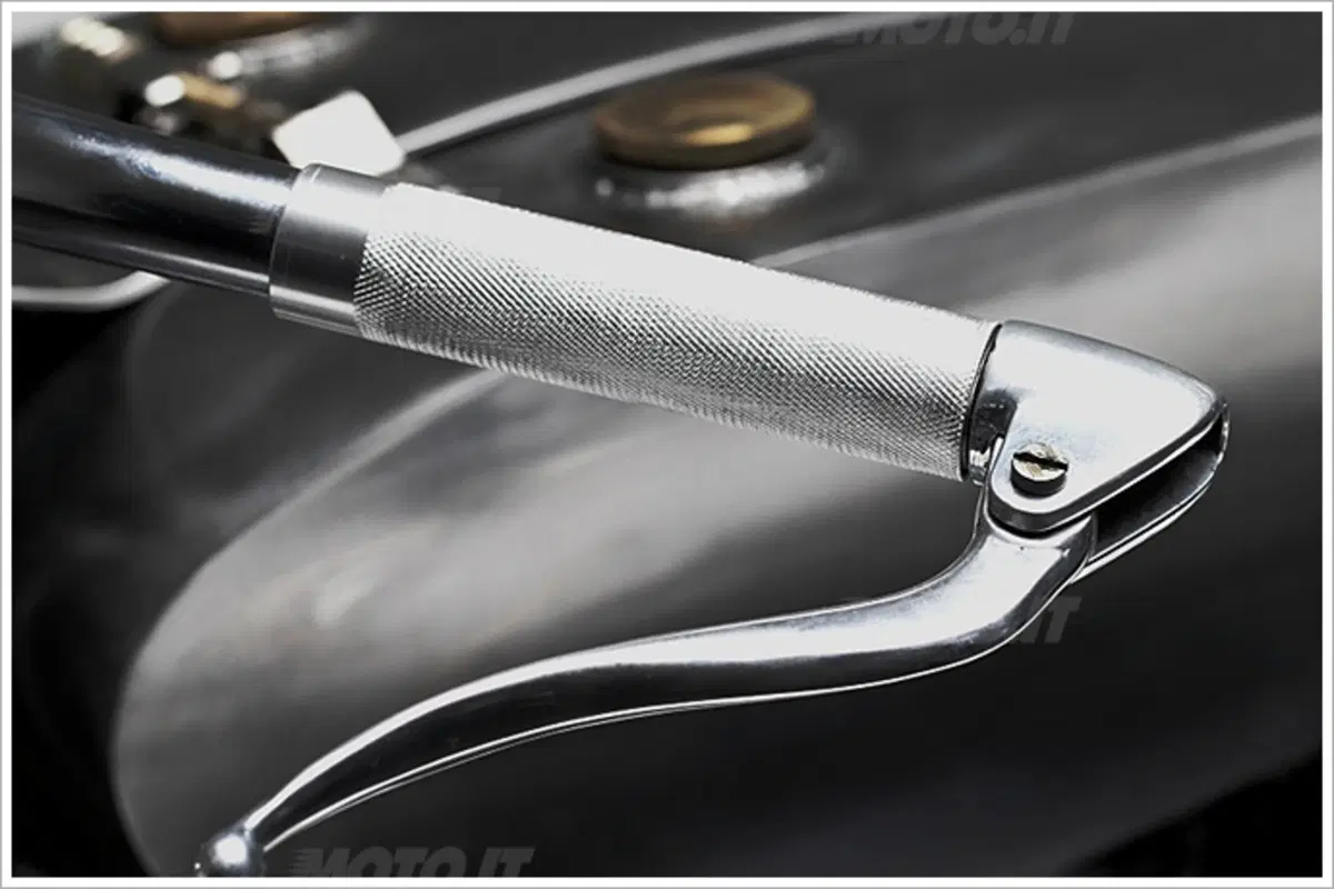 Hazan Motorworks, opera d'arte su base Royal Enfield 500 (2)
