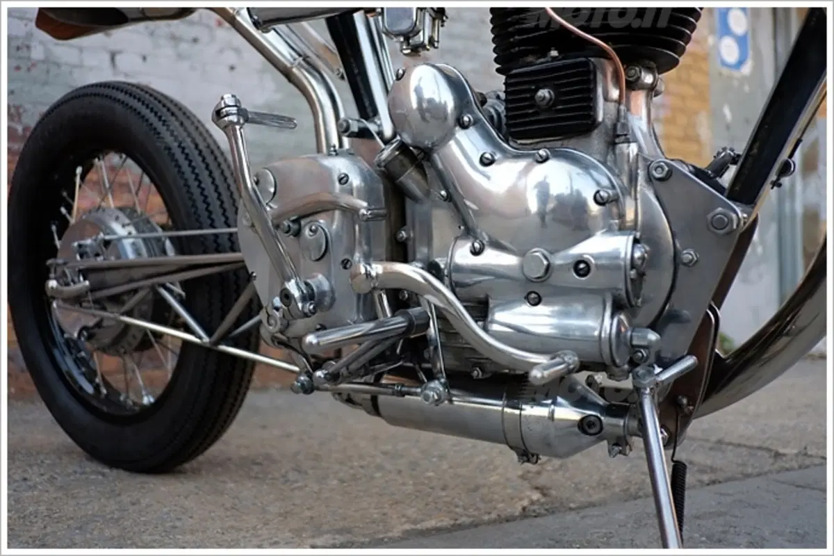 Hazan Motorworks, opera d'arte su base Royal Enfield 500 (6)