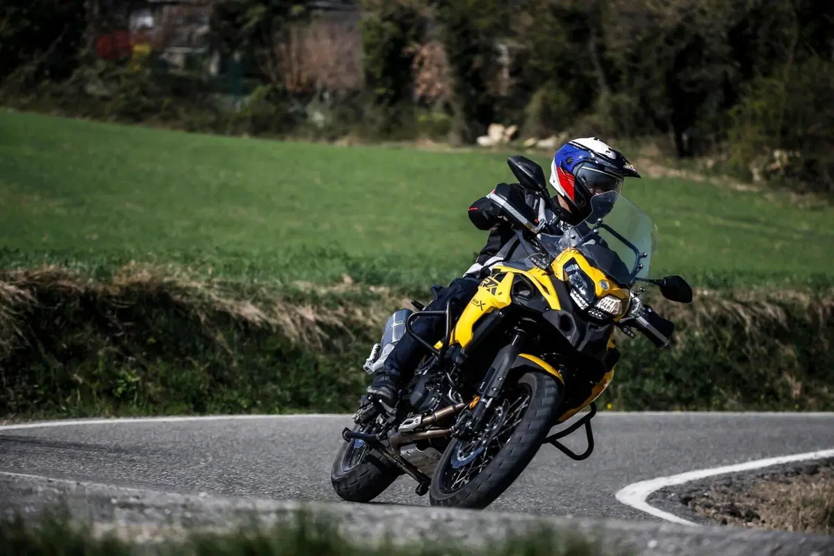 Benelli TRK 502X 2021 TEST: diventa Euro 5, vi diciamo come va, pro & contro (3)