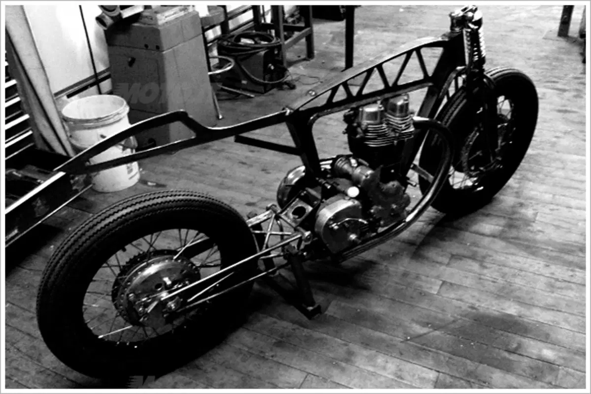Hazan Motorworks, opera d'arte su base Royal Enfield 500 (8)