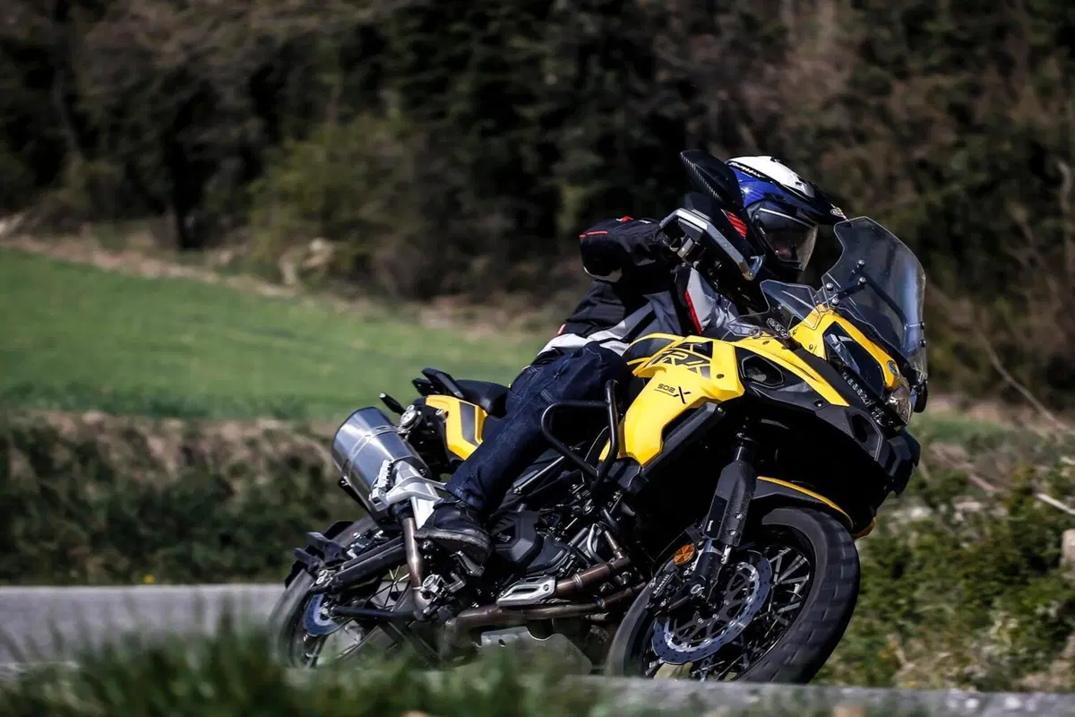 Benelli TRK 502X 2021 TEST: diventa Euro 5, vi diciamo come va, pro & contro (6)