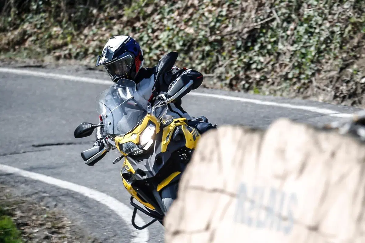 Benelli TRK 502X 2021 TEST: diventa Euro 5, vi diciamo come va, pro & contro (8)
