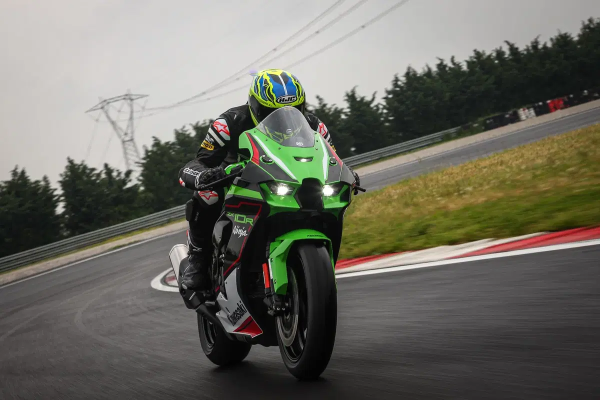 Kawasaki Ninja ZX-10R 2021: l'immortale (4)
