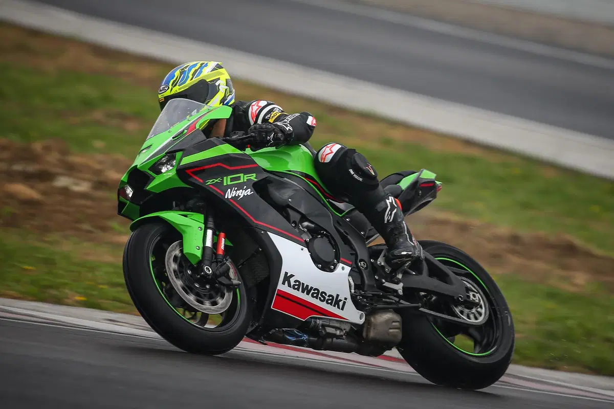 Kawasaki Ninja ZX-10R 2021: l'immortale (5)