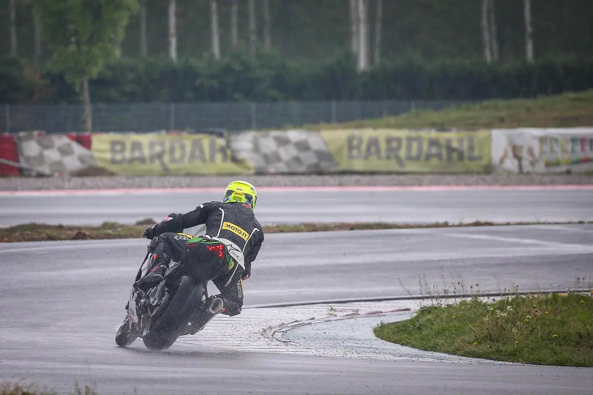 Kawasaki Ninja ZX-10R 2021: l'immortale (6)