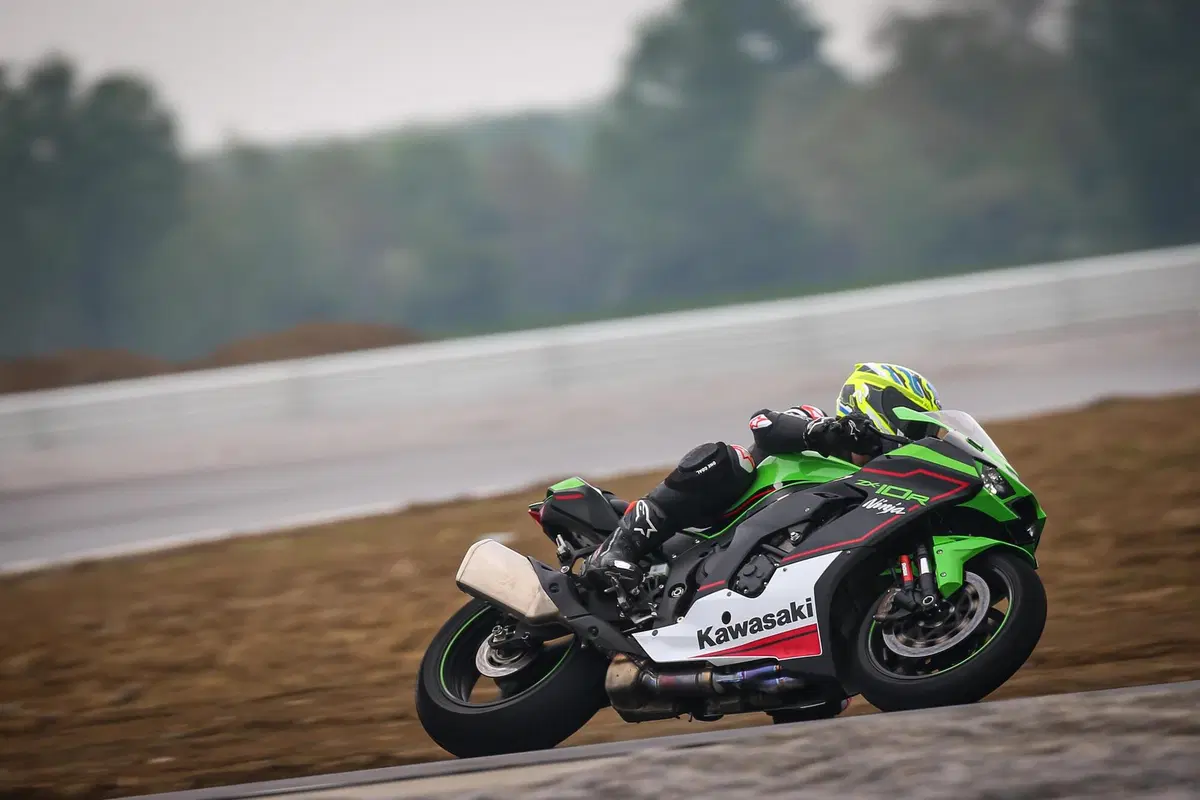 Kawasaki Ninja ZX-10R 2021: l'immortale (2)