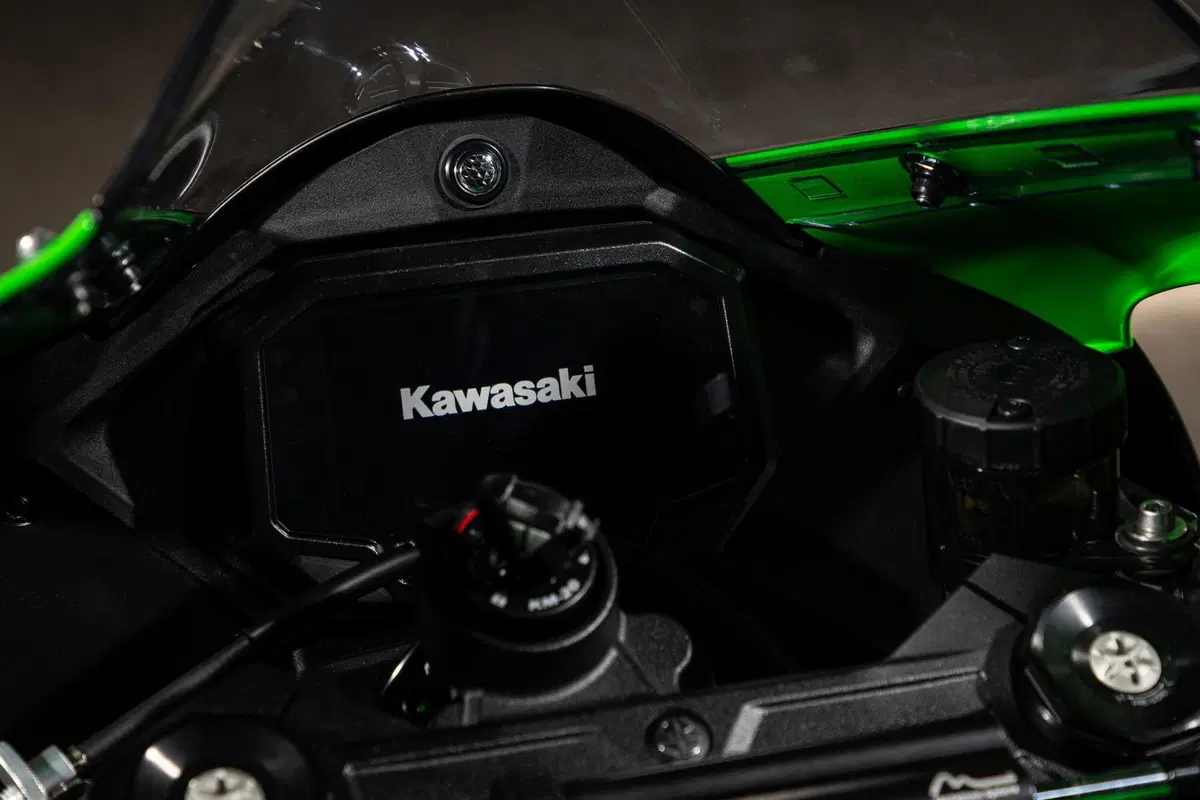 Kawasaki Ninja ZX-10R 2021: l'immortale (8)