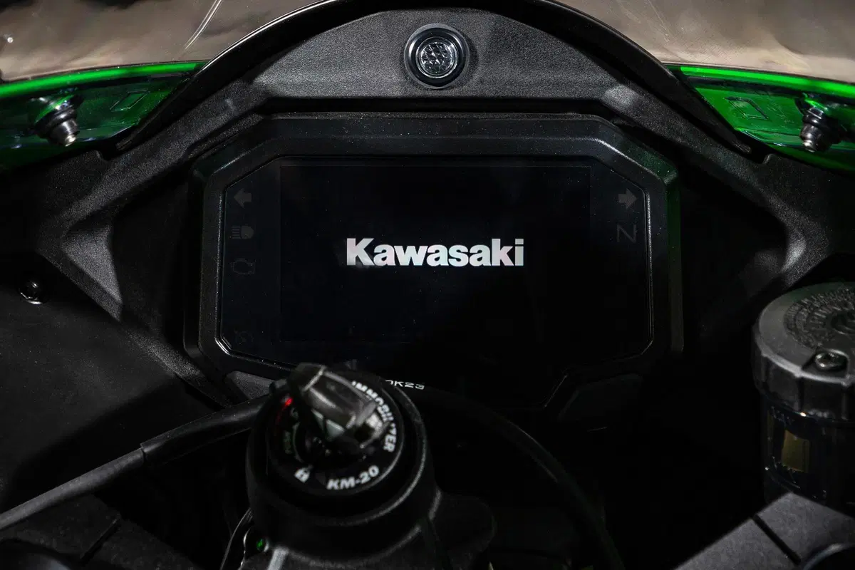 Kawasaki Ninja ZX-10R 2021: l'immortale (9)